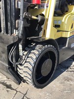All new cushion tires 2007 yellow hyster forklift for sale